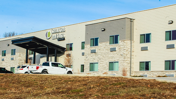 Exterior photo of Cobblestone Inn & Suites in Forest City, IA